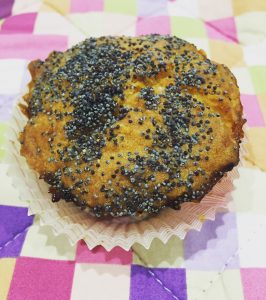 muffin con marmellata di albicocche e semi di papavero